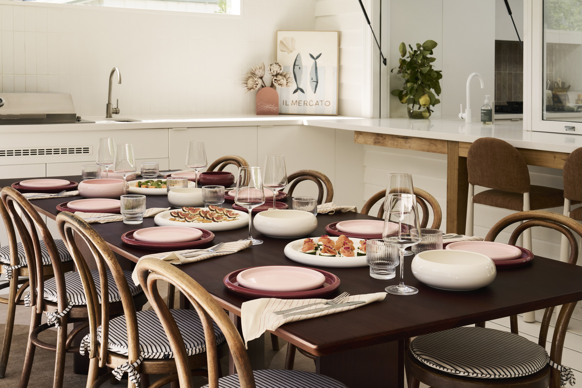 Indoor dining table for ten at Zalm, ideal for off-sites and team days